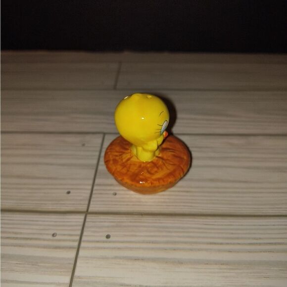 Warner Bros Vintage 1992 Tweety Bird Looney Tunes Salt Or Pepper Shaker - Picture 7 of 8